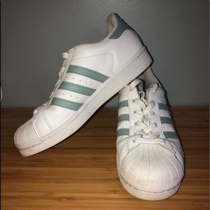 Adidas superstars
